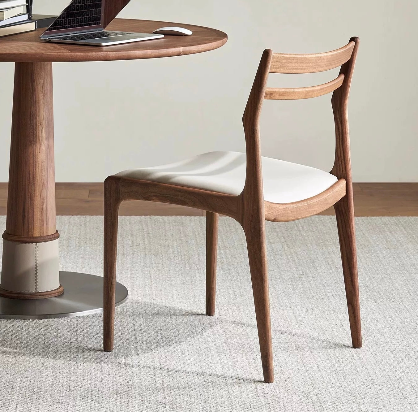 欣家居 北歐現代風 設計師2025年新款 性價比推薦 白蠟木實木餐椅 QY