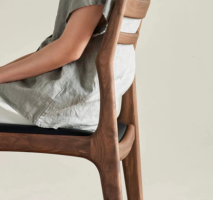 欣家居 北歐現代風 設計師2025年新款 性價比推薦 白蠟木實木餐椅 QY